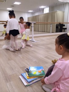 10月1日イオンカルチャークラブ葛西店「キッズクラス」（３～６才バレエ・歌・読み聞かせ・お話創り）