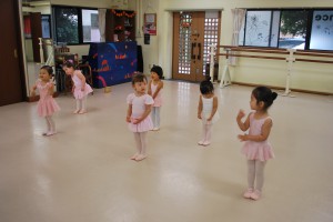 10月1日木曜パールクラス（2才～3才・クラシックバレエ・歌・読み聞かせ・お話創り）