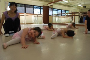 木曜パールクラス（2才～3才・クラシックバレエ・歌・読み聞かせ・お話創り）