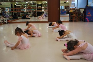 10月15日木曜パールクラス（2才～3才・クラシックバレエ・歌・読み聞かせ・お話創り）