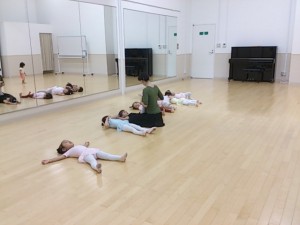 10月5日イオンカルチャークラブ東雲店「ベビークラス」（２才・３才バレエ・歌・読み聞かせ・お話創り）