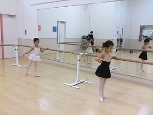 10月19日イオンカルチャークラブ東雲店「ジュニアクラス」（ミントクラス〉小学生クラシックバレエ・歌
