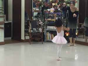 Oct.16th (Fri.）English Ruby Class　 10月16日金曜英語ルビー（3才～6才・クラシックバレエ・歌・読み聞かせ・お話創り）