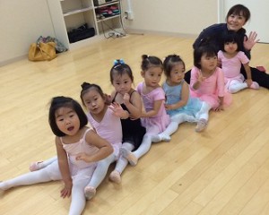 11月16日イオンカルチャークラブ東雲店「ベビーバレエAクラス」２才・３才バレエ・歌・読み聞かせ・お話創り
