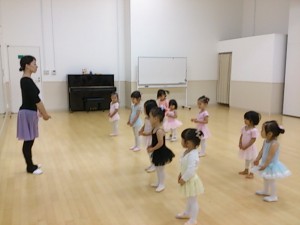 11月9日イオンカルチャークラブ東雲店「ベビークラス」（２才・３才バレエ・歌・読み聞かせ・お話創り）