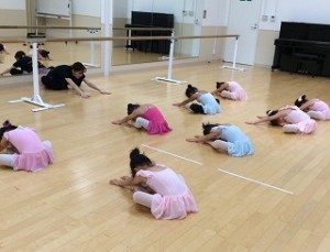 12月14日イオンカルチャークラブ東雲店「ストロベリーBクラス」（３～６才バレエ・歌・読み聞かせ・お話創り）