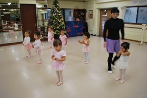 12月3日木曜パールクラス（2才~3才・クラシックバレエ・歌・読み聞かせ・お話創り）