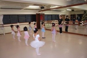 12月1日火曜ルビーＢクラス（3才～6才・クラシックバレエ・歌・読み聞かせ・お話創り）