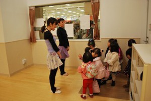 12月7日イオンカルチャークラブ東雲店「ベビーバレエAクラス」（２才、３才バレエ・歌・読み聞かせ・お話創り）