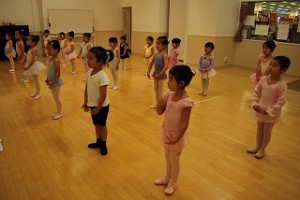12月7日イオンカルチャークラブ東雲店「ストロベリーAクラス」（３～６才バレエ・歌・読み聞かせ・お話創り）