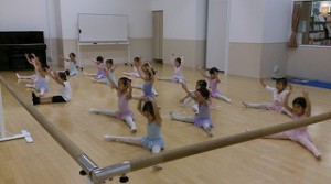 12月14日イオンカルチャークラブ東雲店「ストロベリーAクラス」（３～６才バレエ・歌・読み聞かせ・お話創り）