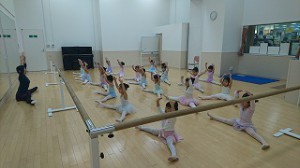 1月25日イオンカルチャークラブ東雲店「ストロベリーAクラス」（３才～６才バレエ、歌、読み聞かせ、お話し創り）