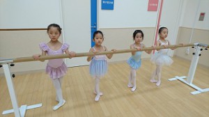 1月18日イオンカルチャークラブ東雲店「ストロベリーA」クラス（３才～６才バレエ・歌・読み聞かせ・お話創り）