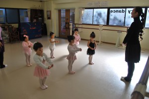1月14日木曜パールクラス（2才～3才・クラシックバレエ・歌・読み聞かせ・お話創り）