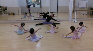 1月4日イオンカルチャークラブ東雲店「ベビーAクラス」2才・３才バレエ、うた、読み聞かせ、お話創り