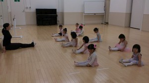 1月11日イオンカルチャークラブ東雲店「ベビーAクラス」キッズ　３～６才バレエ、歌、読み聞かせ、お話創り