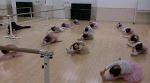 1月11日イオンカルチャークラブ東雲店「ストロベリーAクラス」キッズ　３～６才バレエ、歌、読み聞かせ、お話創り