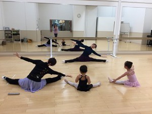 1月25日イオンカルチャークラブ東雲店「ベビーBクラス」（2才、３才バレエ、歌、読み聞かせ、お話し創り）