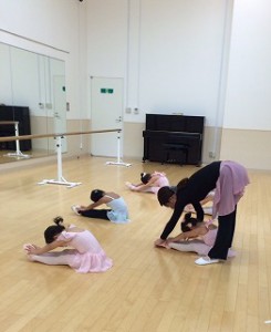 1月4日イオンカルチャークラブ東雲店「ストロベリーBクラス」キッズ　３～６才バレエ、歌、読み聞かせ、お話創り