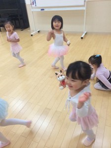 1月18日イオンカルチャークラブ東雲店「ベビーA」クラス（２才・３才バレエ・歌・読み聞かせ・お話創り）