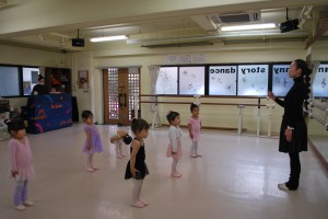 2月18日木曜パールクラス（2～3才・クラシックバレエ・歌・読み聞かせ・お話創り）