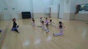 2月1日イオンカルチャークラブ東雲店「ベビーAクラス」（2才、３才バレエ、歌、読み聞かせ、お話し創り）