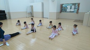 2月22日イオンカルチャークラブ東雲店「ベビーAクラス」（２才，３才バレエ・歌・読み聞かせ・お話創り）