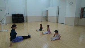 2月22日イオンカルチャークラブ東雲店「ベビーBクラス」（２才，３才バレエ・歌・読み聞かせ・お話創り）