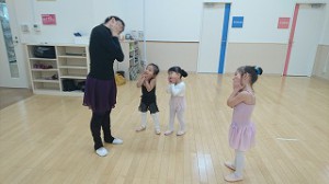 1月8日イオンカルチャークラブ東雲店「ベビーBクラス」（２才，３才バレエ・歌・読み聞かせ・お話創り）