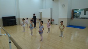 1月8日イオンカルチャークラブ東雲店「ストロベリーAクラス」（３～６才バレエ・歌・読み聞かせ・お話創り）