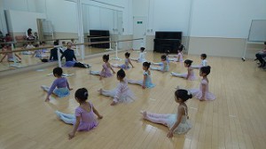 2月22日イオンカルチャークラブ東雲店「ストロベリーAクラス」（３才～６才バレエ・歌・読み聞かせ・お話創り）