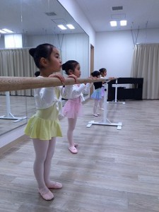 1月11日イオンカルチャークラブ葛西店「ストロベリークラス」（３～６才バレエ・歌・読み聞かせ・お話創り）