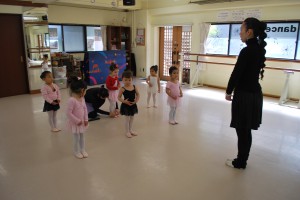 3月17日木曜パールクラス（2才～3才・クラシックバレエ・歌・読み聞かせ・お話創り）