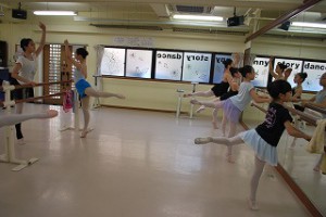 3月19日土曜エメラルド＆ガーネットクラス（９～１５才クラシックバレエ）