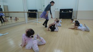 3月7日イオンカルチャークラブ東雲店「ベビーAクラス」（２才，３才バレエ・歌・読み聞かせ・お話づくり）