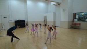 3月14日イオンカルチャークラブ「ベビーAクラス」（２才，３才バレエ・歌・読み聞かせ・お話づくり）