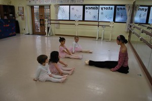 3月25日金曜英語ルビークラス（3才～6才・クラシックバレエ・歌・読み聞かせ・お話創り）