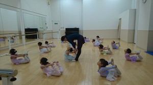 3月14日イオンカルチャークラブ「ストロベリーAクラス」（３才～6才バレエ・歌・読み聞かせ・お話づくり）
