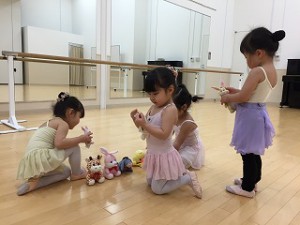 3月21日イオンカルチャークラブ東雲店「ベビーAクラス」（２才，３才バレエ・歌・読み聞かせ・お話づくり）