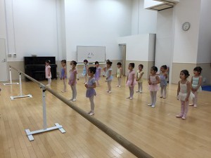 3月21日イオンカルチャークラブ東雲店「ストロベリーAクラス」（３～６才バレエ・歌・読み聞かせ・お話づくり）