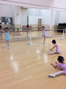 4月11日イオンカルチャークラブ東雲店「ストロベリーAクラス」（３才～６才バレエ・歌・読み聞かせ・お話づくり）