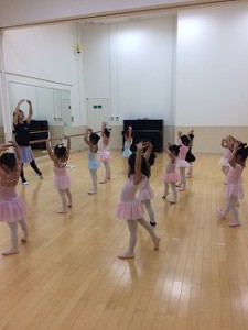 4月4日イオンカルチャークラブ東雲店「ストロベリーBクラス」（２才・３才バレエ・歌・読み聞かせ・お話づくり）