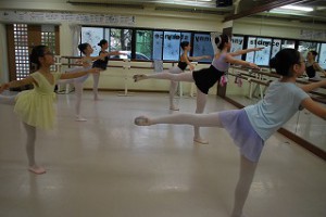 4月9日土曜エメラルド＆ガーネットクラス（9～１５才クラシックバレエ）