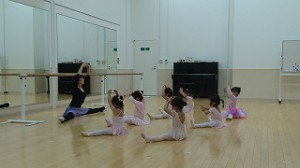 3月28日イオンカルチャークラブ東雲店「ベビーAクラス」（２才，３才バレエ・歌・読み聞かせ・お話づくり）