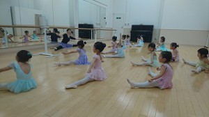 4月18日イオンカルチャークラブ東雲店「ストロベリーAクラス」（３才～６才バレエ・歌・読み聞かせ・お話づくり）