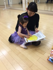 4月4日イオンカルチャークラブ東雲店「ベビーBクラス」（２才，３才バレエ・歌・読み聞かせ・お話づくり）