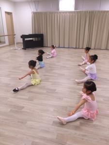 4月14日イオンカルチャークラブ葛西店「ストロベリークラス」（３～６才バレエ・歌読み聞かせ・お話づくり）