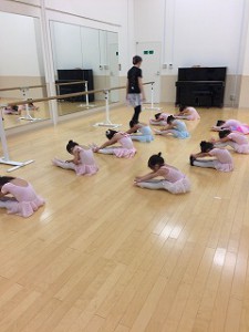 4月18日イオンカルチャークラブ東雲店「ストロベリーBクラス」（３才～６才バレエ・歌・読み聞かせ・お話づくり）