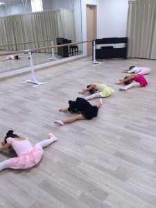 4月21日イオンカルチャークラブ葛西店「ストロベリークラス」（３～６才バレエ・歌読み聞かせ・お話づくり）