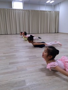 4月28日イオンカルチャークラブ葛西店「ストロベリークラス」（３才～６才バレエ・歌・読み聞かせ・お話づくり）